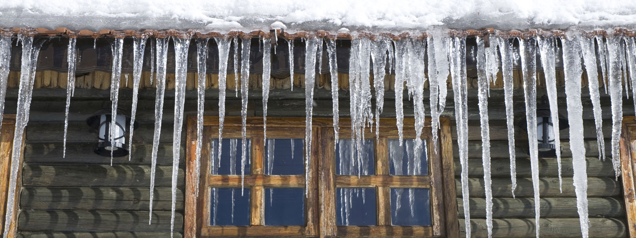 Spray foam prevents ice dams by providing proper insulation in Brampton attic spaces Spray foam prevents ice dams by providing proper insulation in Brampton attic spaces